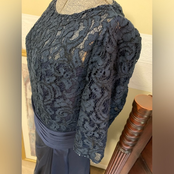 Navy Blue Formal Dress w/ Bead & Lace Detail Size 14 NWOT by Jade - Picture 3 of 15